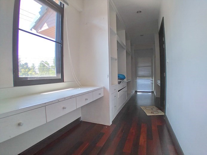 House for rent East Pattaya showing the walk-in wardrobes